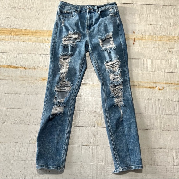 American Eagle Outfitters Denim - American Eagle Stretch Mom Jeans size 6 LONG Ripped/Distressed